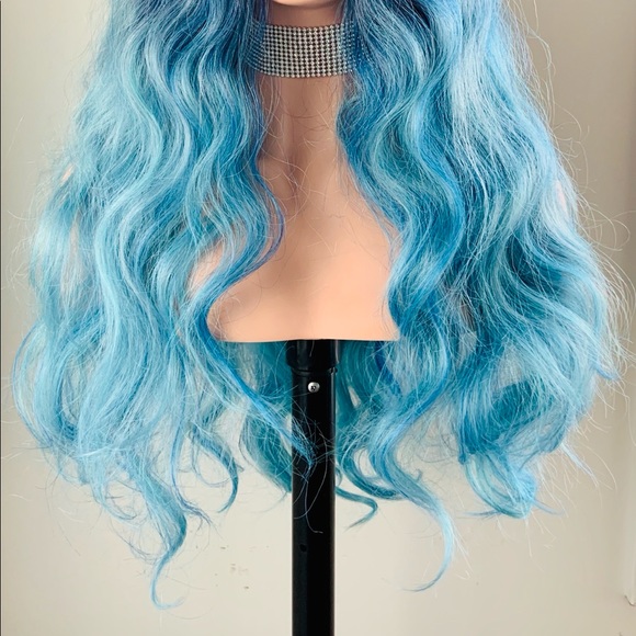 A Very Pretty 28” Blue Lace Front Synthetic Wig - Picture 5 of 11